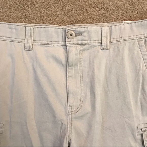 St Johns Bay Mens Cargo Shorts NEW Size 40 Comfort Stretch Putty Off White - Picture 5 of 10